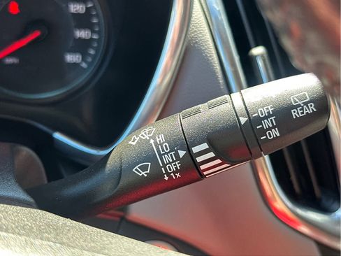 Used 2020 Chevrolet Equinox LT image 32