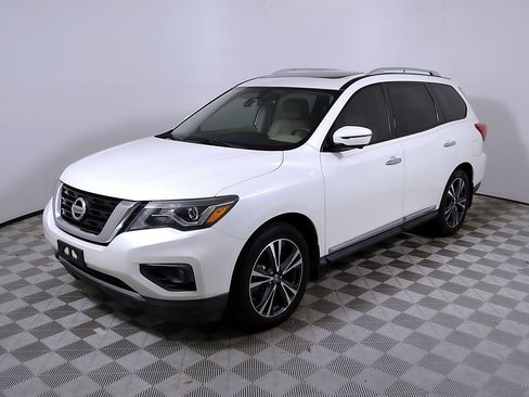 Used 2018 Nissan Pathfinder Platinum FWD image 4