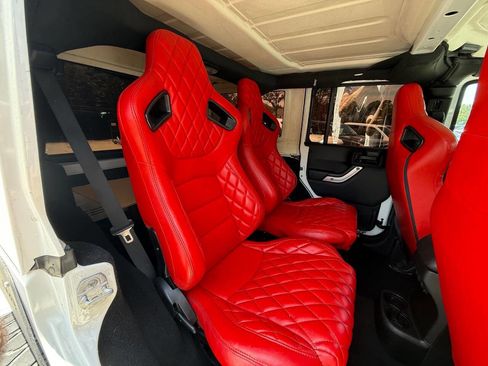 Used 2015 Jeep Wrangler Unlimited Rubicon w/ Dual Top Group AWD/4WD image 31