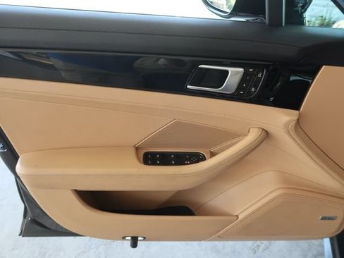 Used 2019 Porsche Panamera RWD image 16