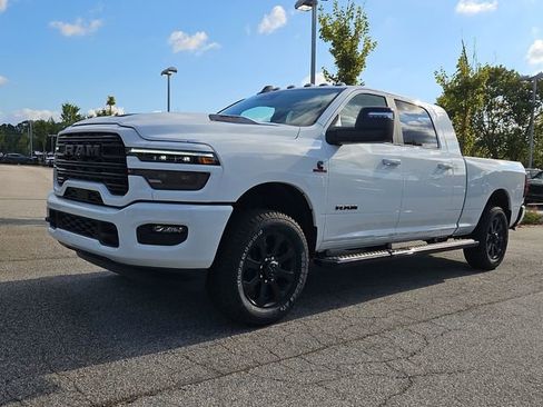 New 2026 RAM 2500 Laramie AWD/4WD image 3