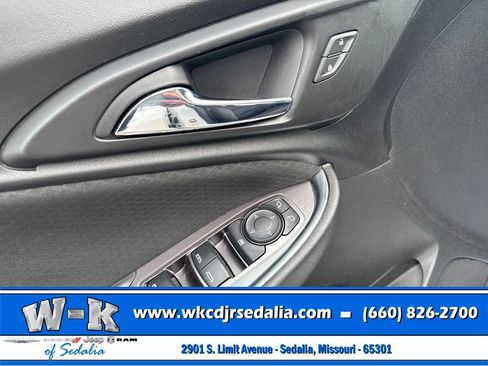 Used 2018 Chevrolet Malibu LT FWD image 18