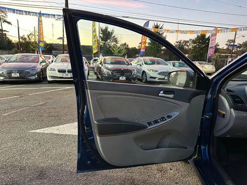 Used 2016 Hyundai Accent SE w/ Option Group 03 image 11