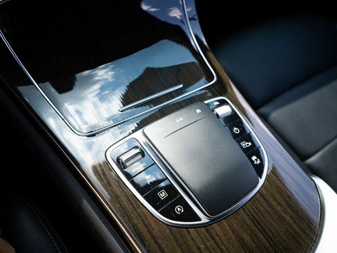 Used 2021 Mercedes-Benz GLC 300 4MATIC w/ Premium Package image 40