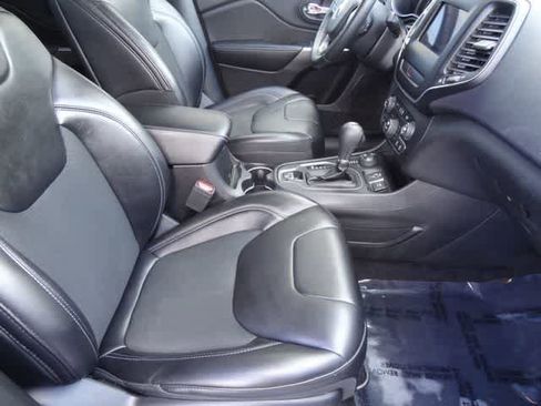 Used 2019 Jeep Cherokee Latitude Plus w/ Comfort/Convenience Group image 15