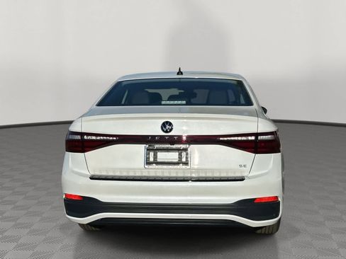 New 2026 Volkswagen Jetta SE image 4
