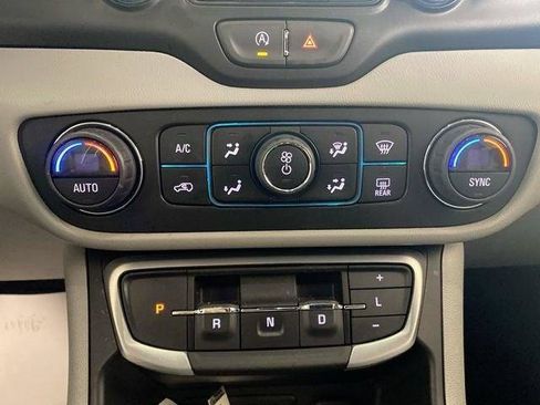 Used 2024 GMC Terrain SLT AWD/4WD image 44