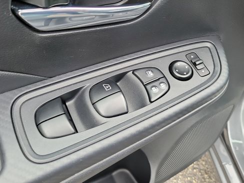 Certified 2025 Nissan Versa SV image 17