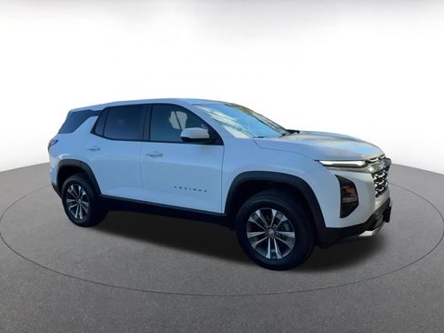 Used 2025 Chevrolet Equinox LT image 2