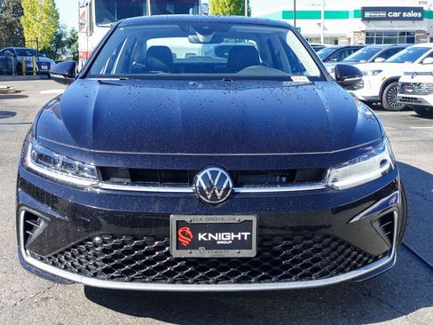 New 2025 Volkswagen Jetta SEL image 4