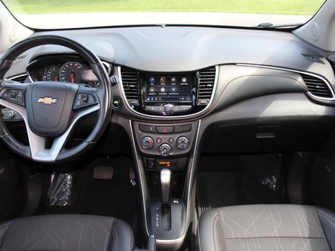 Used 2018 Chevrolet Trax LT w/ Sun & Sound Package AWD/4WD image 30