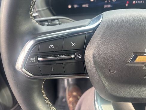 Used 2025 Chevrolet Traverse LT image 13