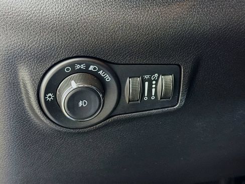 Used 2022 Jeep Compass Trailhawk w/ Trailhawk Convenience Group AWD/4WD image 11