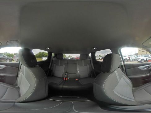 Used 2025 Chevrolet Blazer LT image 44