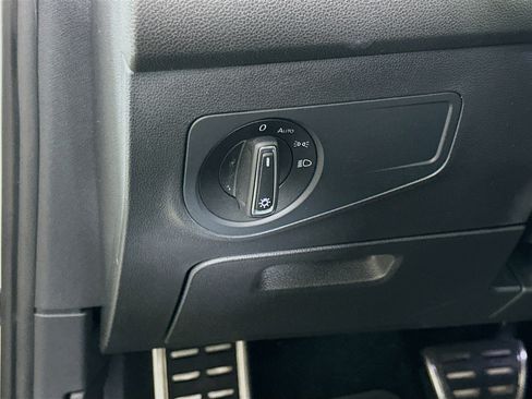 Used 2022 Volkswagen Tiguan SE R-Line image 16