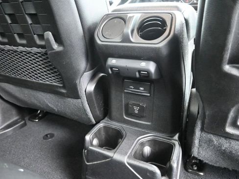 Used 2020 Jeep Gladiator Rubicon AWD/4WD image 15