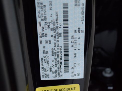 Used 2025 Ford F250 Lariat w/ Black Appearance Package image 26