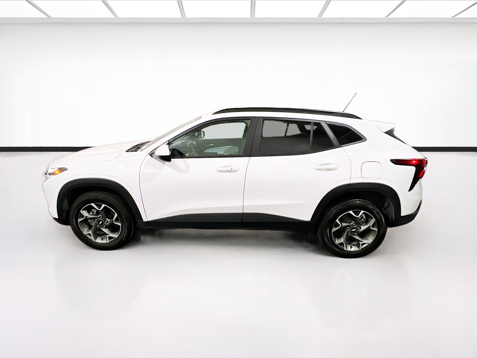 Used 2024 Chevrolet Trax LT w/ Driver Confidence Package FWD image 21
