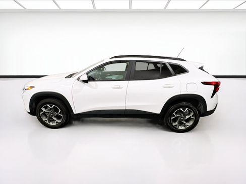 Used 2024 Chevrolet Trax LT w/ Driver Confidence Package FWD image 21
