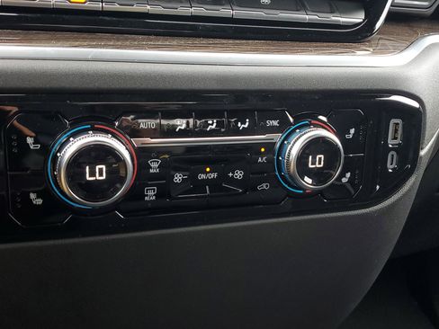 New 2025 GMC Sierra 1500 Elevation image 29