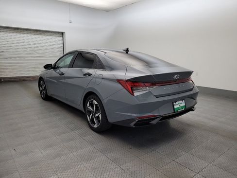 Used 2021 Hyundai Elantra Limited w/ Preferred Accessory Package FWD image 5
