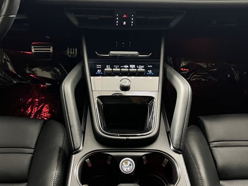 Certified 2024 Porsche Cayenne S AWD/4WD image 20