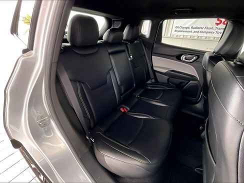 Used 2025 Jeep Compass Limited image 15