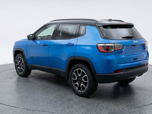 Used 2025 Jeep Compass Trailhawk AWD/4WD image 6