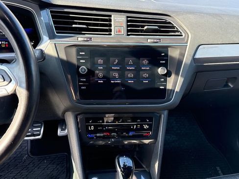 Used 2023 Volkswagen Tiguan SE R-Line image 21