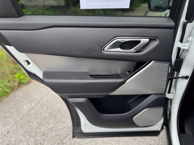 Used 2018 Land Rover Range Rover Velar R-Dynamic SE AWD/4WD image 11