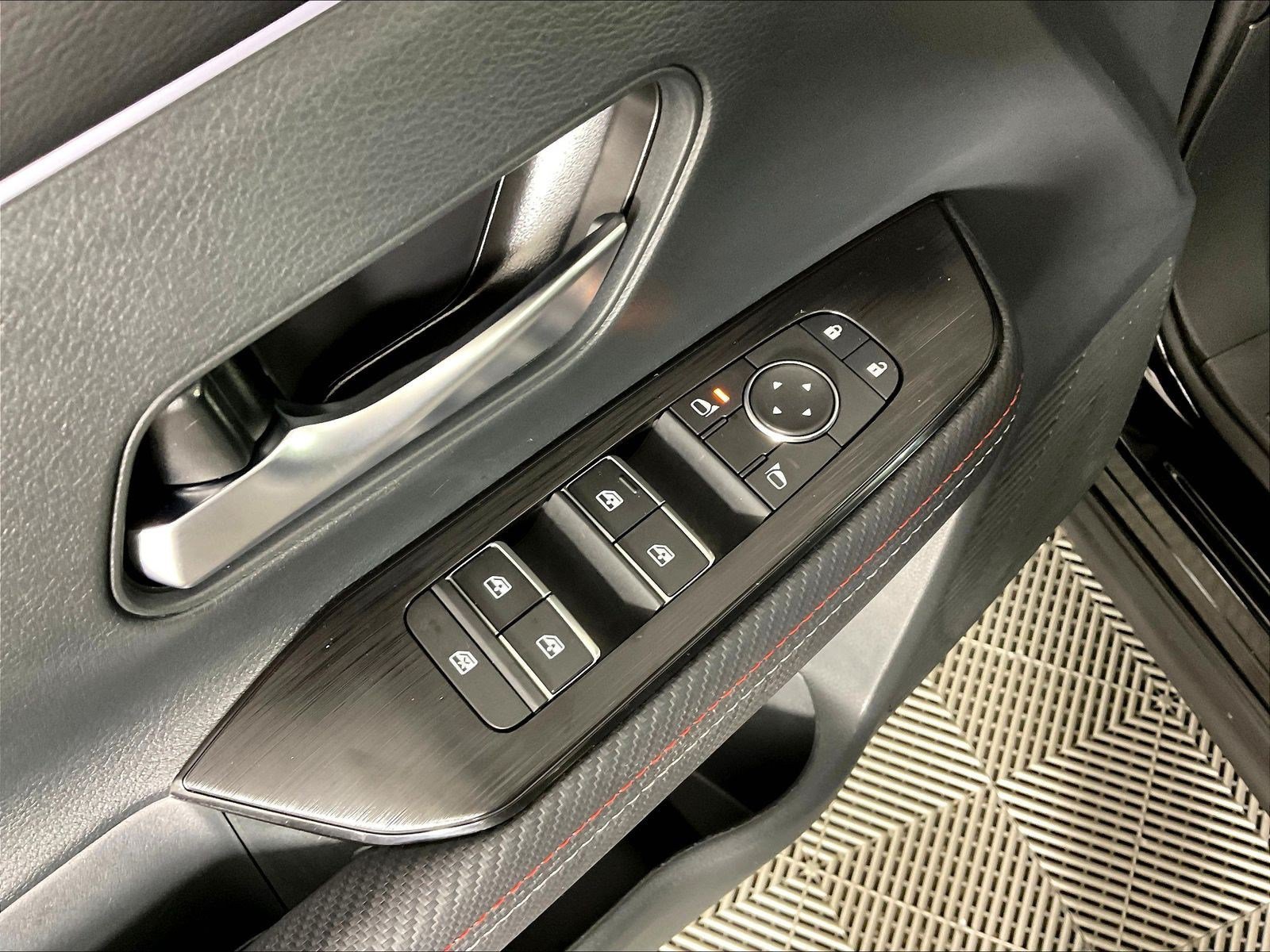 Used 2026 Nissan Kicks SR w/ Cold Weather Package AWD/4WD image 39