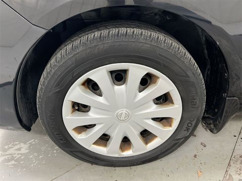 Used 2013 Nissan Versa SV image 24