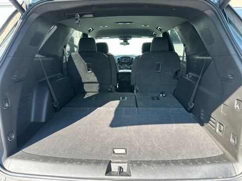 Used 2022 Chevrolet Traverse LT FWD image 13