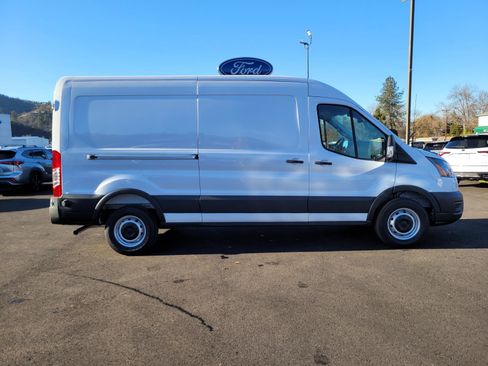 New 2025 Ford Transit 250 148 Medium Roof RWD image 4