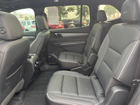 Used 2025 Buick Enclave Sport Touring w/ Power Package FWD image 13