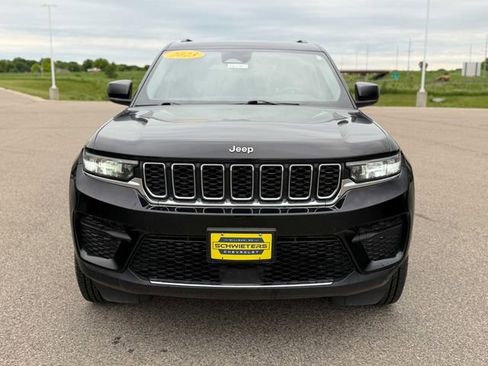 Used 2023 Jeep Grand Cherokee Laredo AWD/4WD image 2