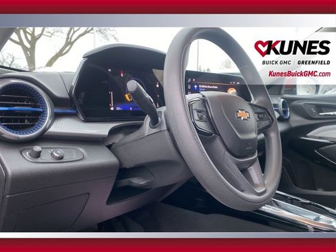 Used 2025 Chevrolet Trax LT image 14