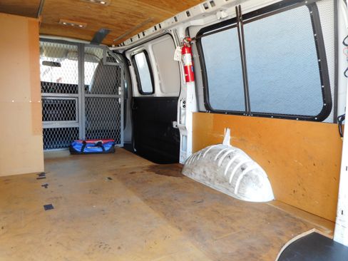 Used 2015 Chevrolet Express 3500 RWD 3500 6.0 V8 Cargo Van 1 Ow image 19