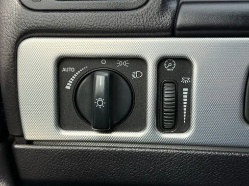 Used 2005 Ford Thunderbird RWD image 22