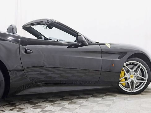 Used 2016 Ferrari California T RWD image 11