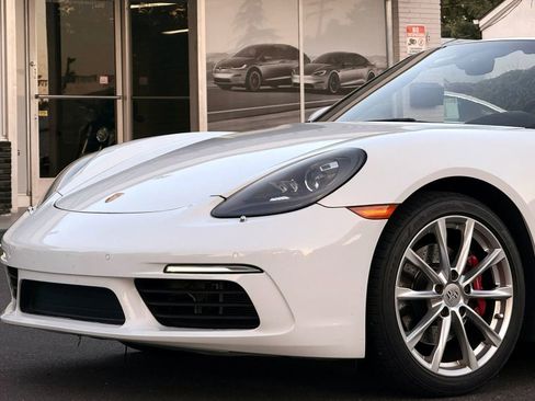 Used 2017 Porsche 718 Boxster RWD image 13