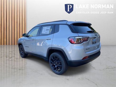 New 2026 Jeep Compass Latitude image 7