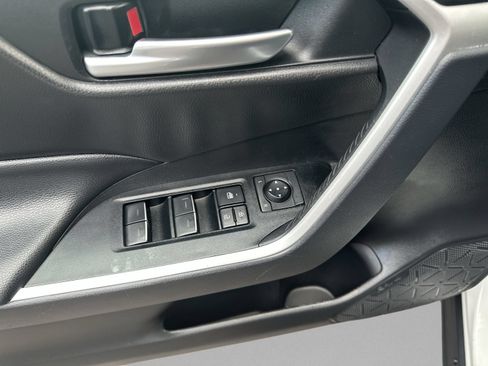 Used 2025 Toyota RAV4 XLE FWD image 15