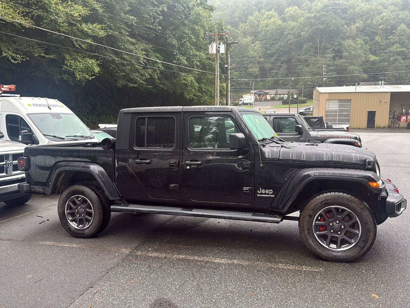 Used 2022 Jeep Gladiator Overland w/ Popular Equipment Package AWD/4WD image 3