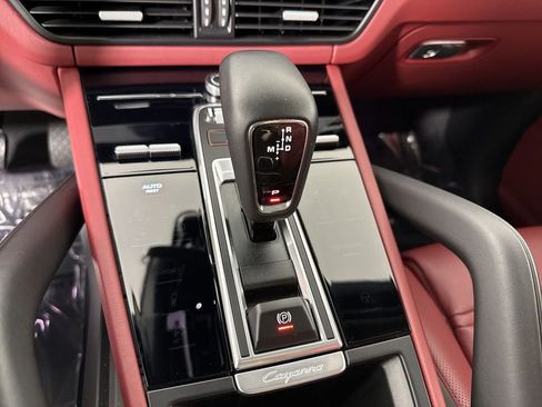 Certified 2023 Porsche Cayenne Platinum Edition AWD/4WD image 32