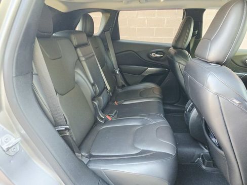 Used 2019 Jeep Cherokee Limited w/ Luxury Group AWD/4WD image 15