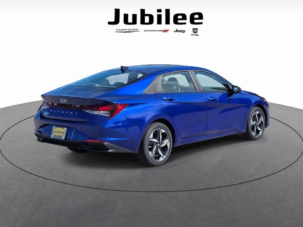 Used 2023 Hyundai Elantra SEL w/ Convenience Package FWD image 5