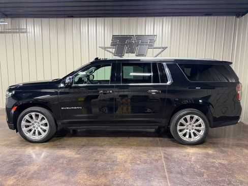 Used 2023 Chevrolet Suburban Premier w/ Advanced Technology Package AWD/4WD image 3