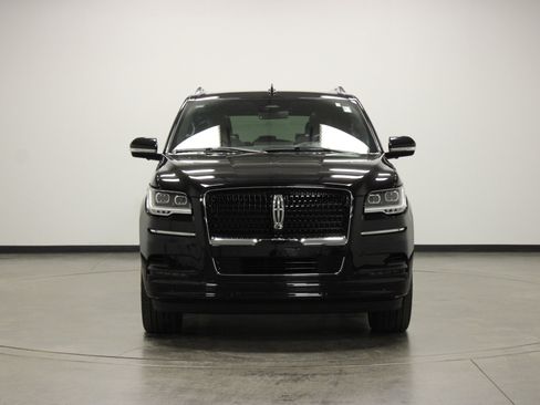 Used 2024 Lincoln Navigator Reserve AWD/4WD image 3