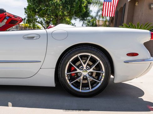 Used 2004 Chevrolet Corvette Convertible w/ Preferred Equipment Group RWD image 5